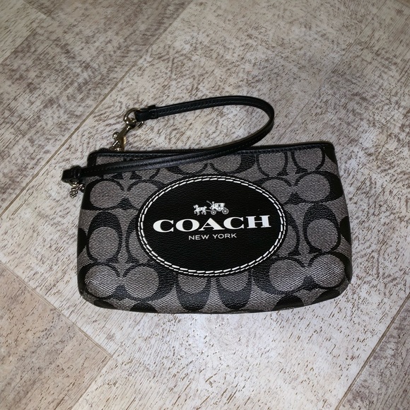 Coach wristlet - Picture 1 of 1